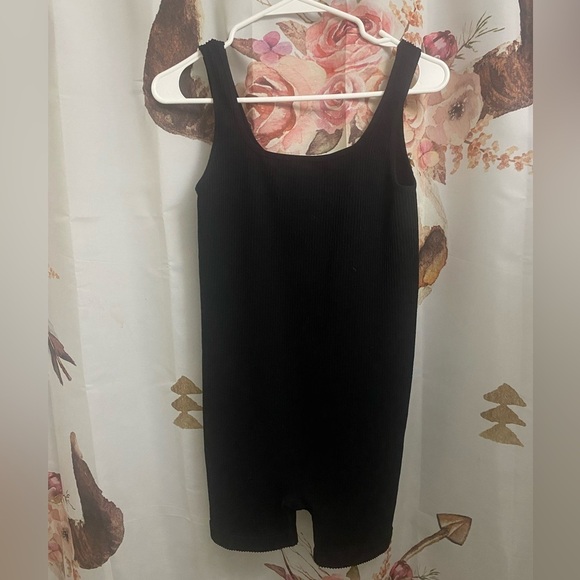 M/L ribbed romper​​​​ - Picture 4 of 6